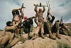 Skupina příslušníků Lidové fronty pro osvobození Palestiny v horách na východ od řeky Jordán, 1969