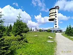 Rozhledna na vrcholu Poledníku