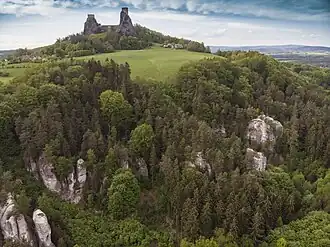 Hrad Trosky a přírodní rezervace Apolena