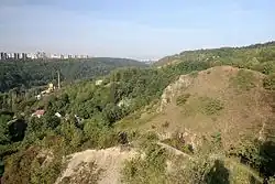 Pohled na Prokopské údolí, v pozadí Barrandov