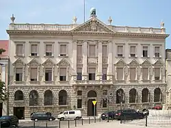 Palác pod glóbusem