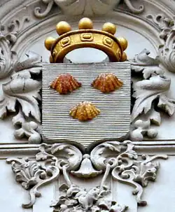 Erb Riesů ze Stallburgu na paláci v Praze