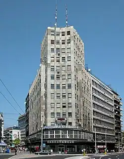 Průčelí paláce