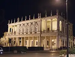 V noci
