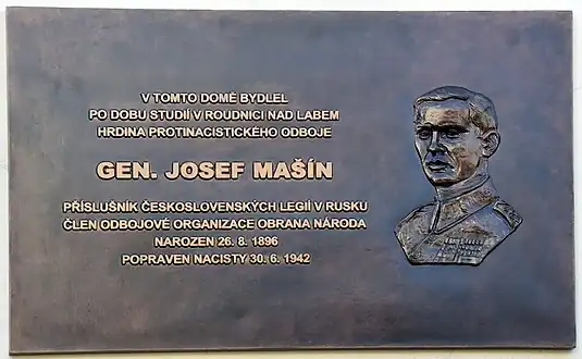Pamětní deska na Husově náměstí v Roudnici nad Labem, autor Paulina Skavová