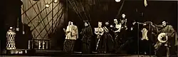 Stavovské divadlo 1937, S.J.Hsiung: Paní Studánka (Frejka, Ježek, Tröster, Hlávka); Olga Scheinpflugová (vzadu), Jan Pivec(vpravo)