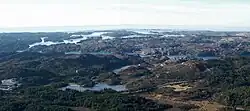 Pohled z vrcholu Liatårnet (341 m) směrem k Nessjøen