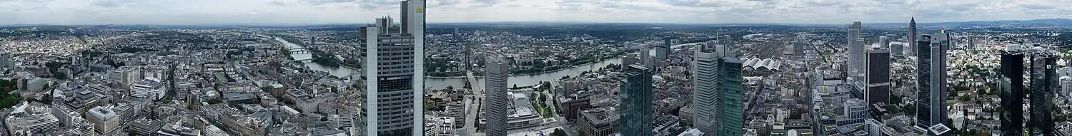 Pohled z budovy Maintower