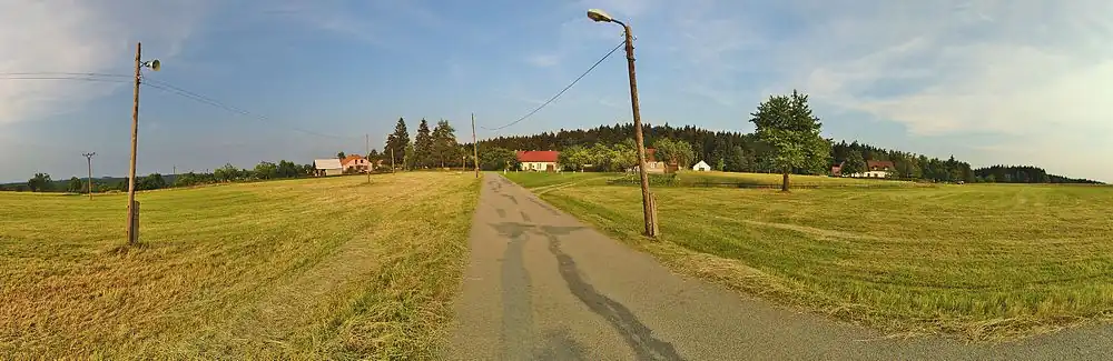 Panoramatický pohled na Pavlov ze silnice od Benešova
