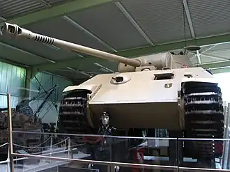Kanón namontovaný na tanku Panther