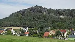 Pohled na Papstdorf s Papststeinem v pozadí