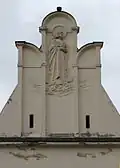 Kostel svatého Jiljí, Pardubice – Pardubičky, západní průčelí. Reliéf Ježíše Krista, 1905
