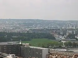 Pohled na park a pařížský heliport