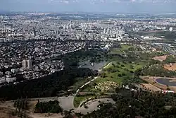 park ha-Le'umi v Ramat Gan, kterým protéká Nachal Kofer