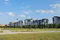 park a vzadu bytové domy