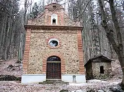 Průčelí kaple