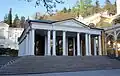 Pavilon Křížového pramene, kam je Rudolfův pramen také sveden