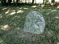 Kámen u křížku na západě vsi