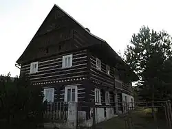 Roubený dům čp. 10 z počátku 19. století