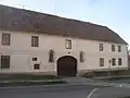 Dům čp. 7 s výklenkovými soškami svatých