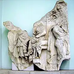 Herakles na dvoře krále Alea spatřil jeho dceru Auge (Telefův vlys pergamonského oltáře).