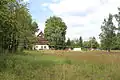 Jeden z mála obydlených domů