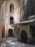 Dvorek mezi paláci