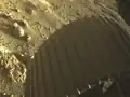 Kolo vozítka Perseverance při první jízdě, sol 15