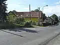 Domy u hlavní silnice