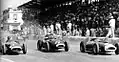 GP Pescary 1957 vyhrál Moss před Fangiem. Podle výsledků z kvalifikace odstartovali Fangio (Maserati 250F, st. č. 2), Moss (Vanwall, st. č. 26) a Musso (Ferrari, st. 34)