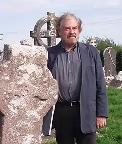 Spisovatel Peter Berresford Ellis.(Peter Tremayne) v roce 2006 na návštěvě v irském Imleachu (angl. Emly)