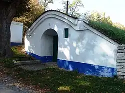 Petrov (HO), Plže, sklep č. p. 24.jpg