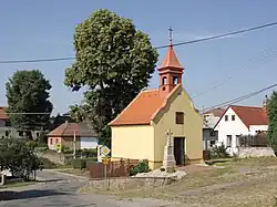 kaple v centru obce