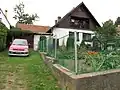 Dům s předzahrádkou