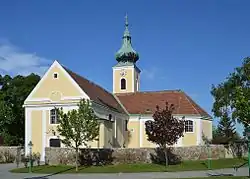 Farní kostel v obci