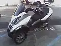 Tříkolový skútr Piaggio MP3