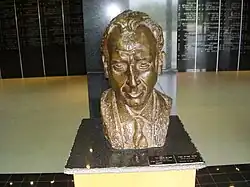 Busta na podstavci
