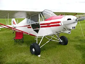 Kanadský J-5 s pneumatikami pro provoz v tundře