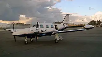 PA-31T Cheyenne (N777LE) na letišti Chino v Kalifornii, říjen 2013