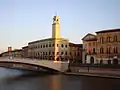Palazzo Pretorio, vpravo radnice