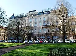Hotel Slovan, pohled na centrální část budovy