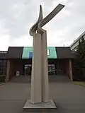 Plastika Vibrace, kampus Západočeské univerzity, Plzeň, autor Jaroslav Veselák