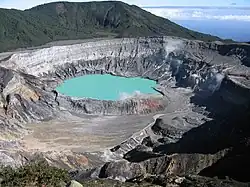 Jezero v kráteru sopky Poás