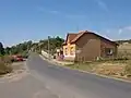 Konce obce u hranice s obcí Zvoleněves