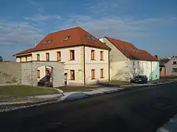 Dům