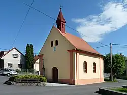 Kaple na návsi