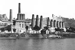 Podolská cementárna (foto kolem roku 1920)