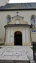 Jižní pohled na vstupní halu se štítem