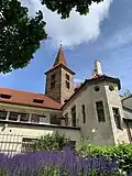 pohled jihozápadní na věž kostela