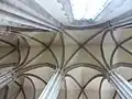 Žebra klenby dosedající na přípory a na pilíře